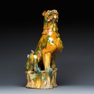A rare Chinese sancai-glazed lion — photo 2