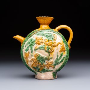 A rare Chinese sancai 'Phoenix' ewer with a wooden box, Liao — photo 3