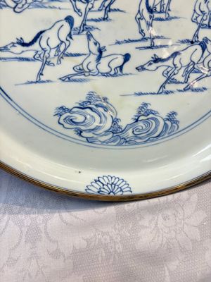 A rare Chinese silver-mounted blue and white 'Eight Horses of Mu Wang' dish, Kangxi — photo 11
