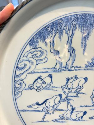 A rare Chinese silver-mounted blue and white 'Eight Horses of Mu Wang' dish, Kangxi — photo 2