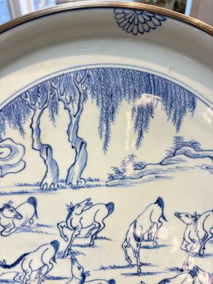 A rare Chinese silver-mounted blue and white 'Eight Horses of Mu Wang' dish, Kangxi — photo 4