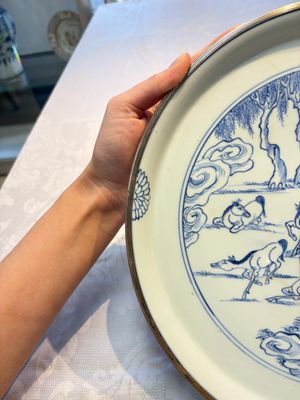 A rare Chinese silver-mounted blue and white 'Eight Horses of Mu Wang' dish, Kangxi — photo 8