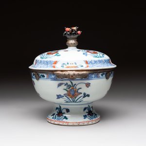 A rare Chinese silver-mounted doucai bowl and cover, Kangxi/Yongzheng — photo 2