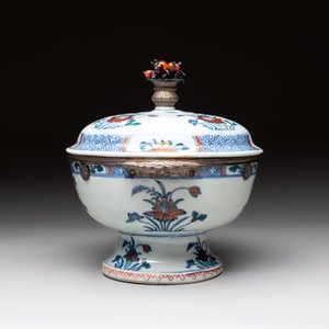 A rare Chinese silver-mounted doucai bowl and cover, Kangxi/Yongzheng — photo 4