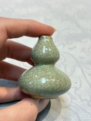 A rare Chinese Swatow Ge-type double gourd miniature vase, Ming — photo 3