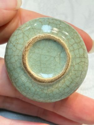 A rare Chinese Swatow Ge-type double gourd miniature vase, Ming — photo 6