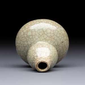 A rare Chinese Swatow Ge-type double gourd miniature vase, Ming — photo 5
