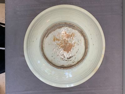 A rare Chinese Swatow slip-decorated pale-green-glazed 'dragon' dish, Ming — photo 4