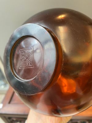 A rare Chinese translucent amber-coloured Peking glass bottle vase, Qianlong mark and of the period — photo 5
