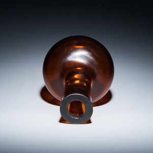 A rare Chinese translucent amber-coloured Peking glass bottle vase, Qianlong mark and of the period — photo 6
