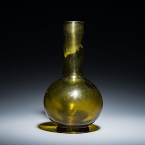A rare Chinese translucent green Peking glass bottle vase, Qianlong mark and of the period — 照片 3