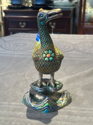 A rare Chinese turquoise and red coral inlaid silver enamelled duck-shaped censer and cover, 19/20th C. — photo 2