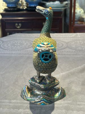 A rare Chinese turquoise and red coral inlaid silver enamelled duck-shaped censer and cover, 19/20th C. — photo 4