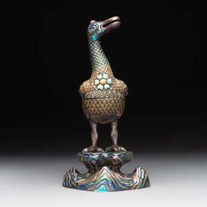 A rare Chinese turquoise and red coral inlaid silver enamelled duck-shaped censer and cover, 19/20th C. — photo 2