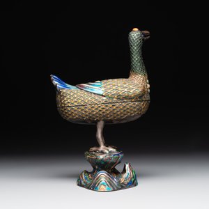 A rare Chinese turquoise and red coral inlaid silver enamelled duck-shaped censer and cover, 19/20th C. — photo 5