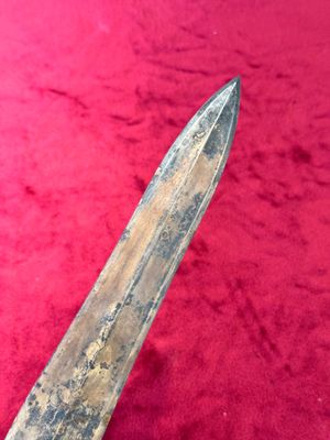 A rare Chinese turquoise-inlaid parcel-gilt bronze sword, Zhou — photo 4