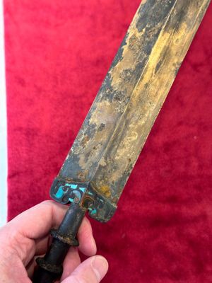 A rare Chinese turquoise-inlaid parcel-gilt bronze sword, Zhou — photo 9