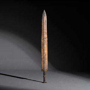 A rare Chinese turquoise-inlaid parcel-gilt bronze sword, Zhou — photo 1