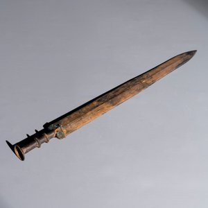 A rare Chinese turquoise-inlaid parcel-gilt bronze sword, Zhou — photo 5