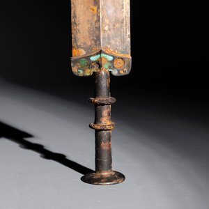 A rare Chinese turquoise-inlaid parcel-gilt bronze sword, Zhou — photo 8