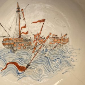 A rare Chinese verte-Imari bowl with a wrecked threemaster, Qianlong — 照片 15