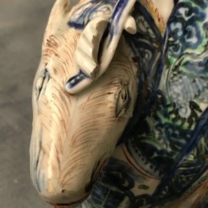 A rare Chinese wucai figure of Shoulao seated on a deer, Wanli — photo 9