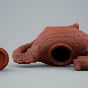 A rare Chinese Yixing teapot in the shape of a phoenix or feng huang, 17/18th C. — 照片 6