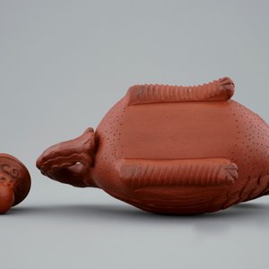 A rare Chinese Yixing teapot in the shape of a phoenix or feng huang, 17/18th C. — 照片 7