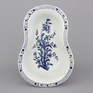 A rare Dutch Delft blue and white bidet, 18th C. — photo 1