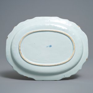 A rare Dutch Delft blue and white covered box with polychrome chestnut finial, 18th C. — 照片 4