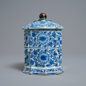 A rare Dutch Delft blue and white covered box with polychrome chestnut finial, 18th C. — 照片 8