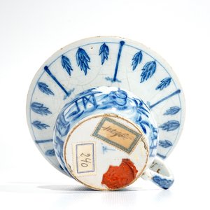 A rare Dutch Delft blue and white cuspidor with tobacco harvesting scenes, 1st half 18th C. — 照片 7