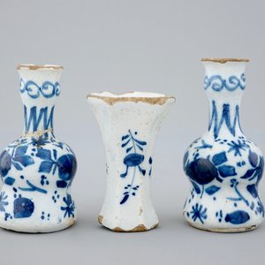 A rare Dutch Delft blue and white miniature garniture, 18th C. — 照片 3