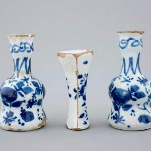 A rare Dutch Delft blue and white miniature garniture, 18th C. — 照片 4