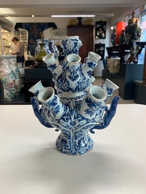 A rare Dutch Delft blue and white tulip vase, late 17th C. — photo 1