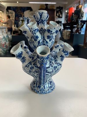 A rare Dutch Delft blue and white tulip vase, late 17th C. — photo 2