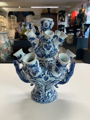 A rare Dutch Delft blue and white tulip vase, late 17th C. — photo 3