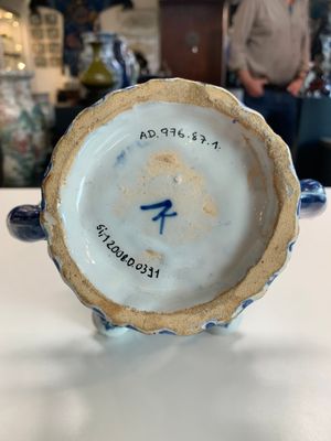 A rare Dutch Delft blue and white tulip vase, late 17th C. — photo 6