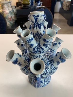 A rare Dutch Delft blue and white tulip vase, late 17th C. — photo 8