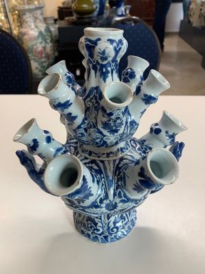 A rare Dutch Delft blue and white tulip vase, late 17th C. — photo 9