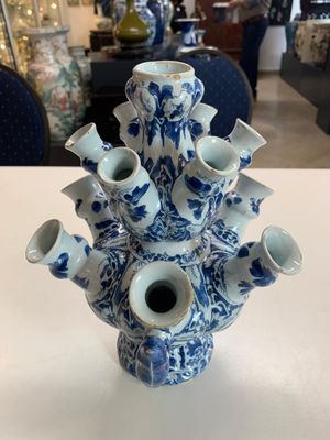 A rare Dutch Delft blue and white tulip vase, late 17th C. — photo 10