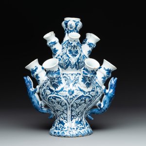 A rare Dutch Delft blue and white tulip vase, late 17th C. — photo 1
