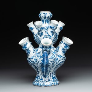 A rare Dutch Delft blue and white tulip vase, late 17th C. — photo 2