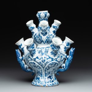 A rare Dutch Delft blue and white tulip vase, late 17th C. — photo 3