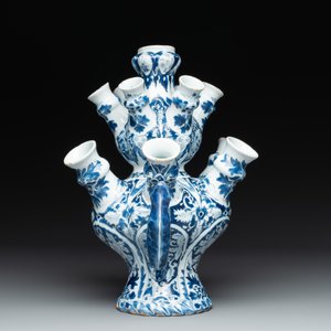A rare Dutch Delft blue and white tulip vase, late 17th C. — photo 4
