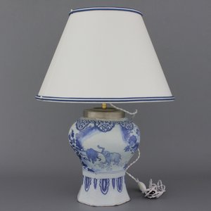 A rare Dutch Delft blue and white vase with elephants, mounted as lamp, late 17th C. — photo 1