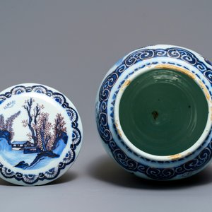 A rare Dutch Delft blue, white and manganese chinoiserie jar and cover, last quarter 17th C. — photo 5
