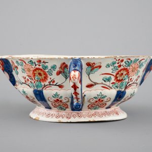 A rare Dutch Delft doré two-handled sauceboat, 18th C. — 照片 2