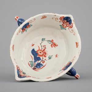 A rare Dutch Delft doré two-handled sauceboat, 18th C. — 照片 6