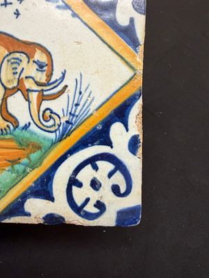 A rare Dutch Delft maiolica 'diamond' tile with an elephant — photo 3